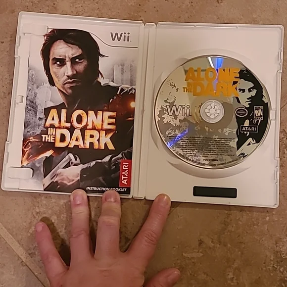 Nintendo Wii Alone In The Dark Disk Game Hard Shell Case Instruction Booklet - Picture 2 of 5